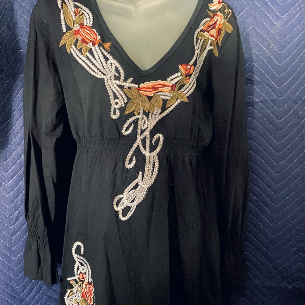 Woman’s embroidered long sleeve tunic